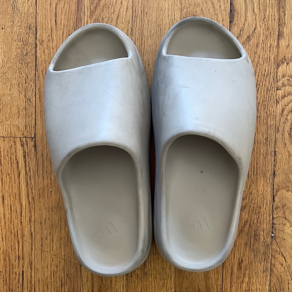 Gently worn Yeezy slides ..
